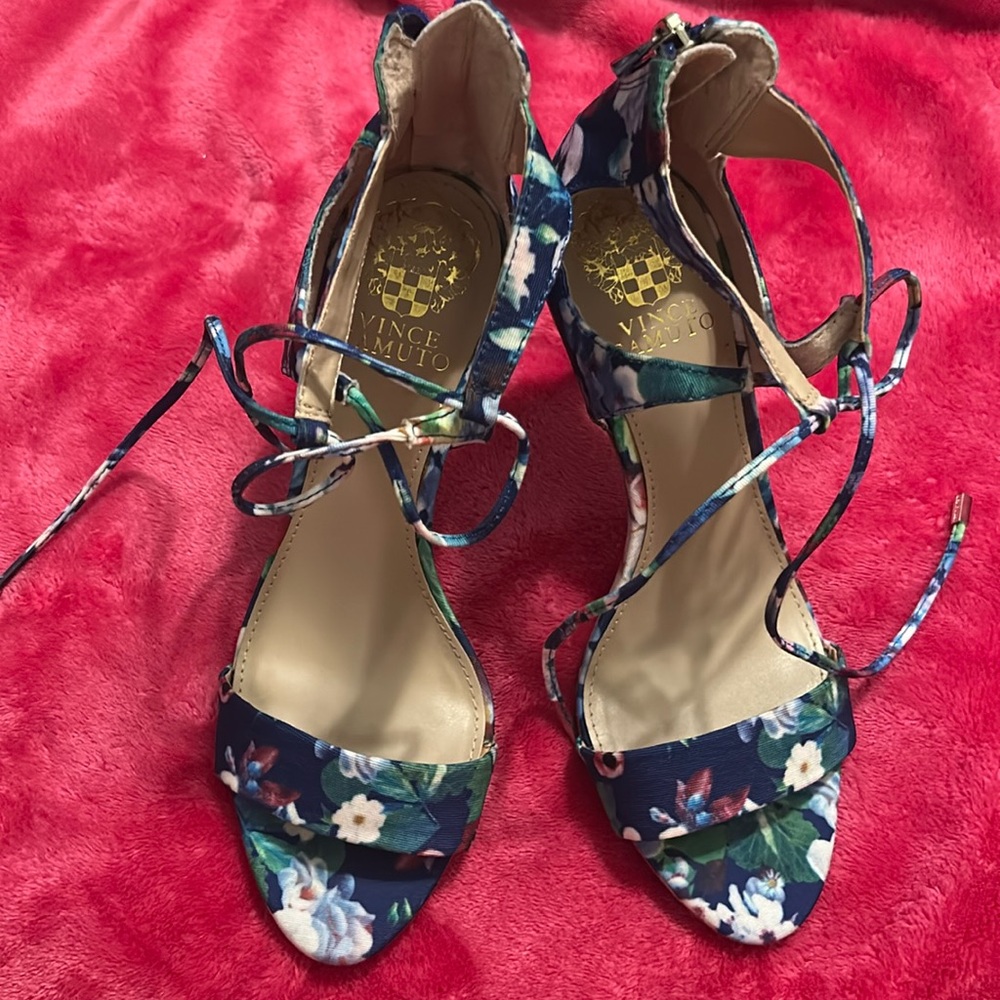 Vince Camoto Flower Print Stilletto Heels That Tie At Ankles Size 7M/37‎